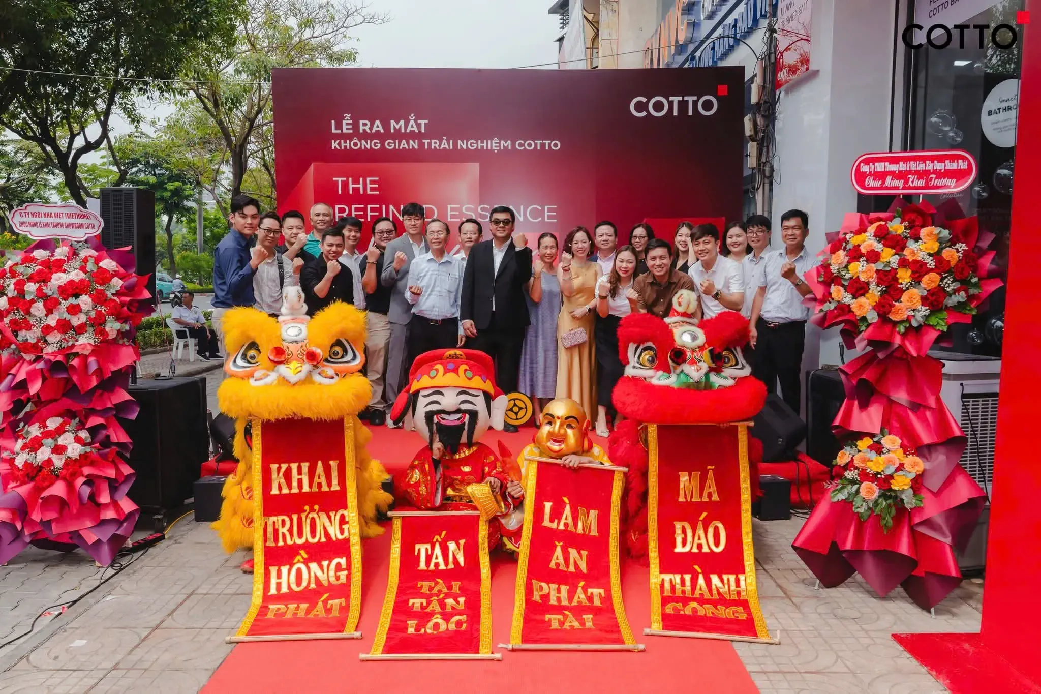 Ong Vàng mừng khai trương Showroom mới Cotto