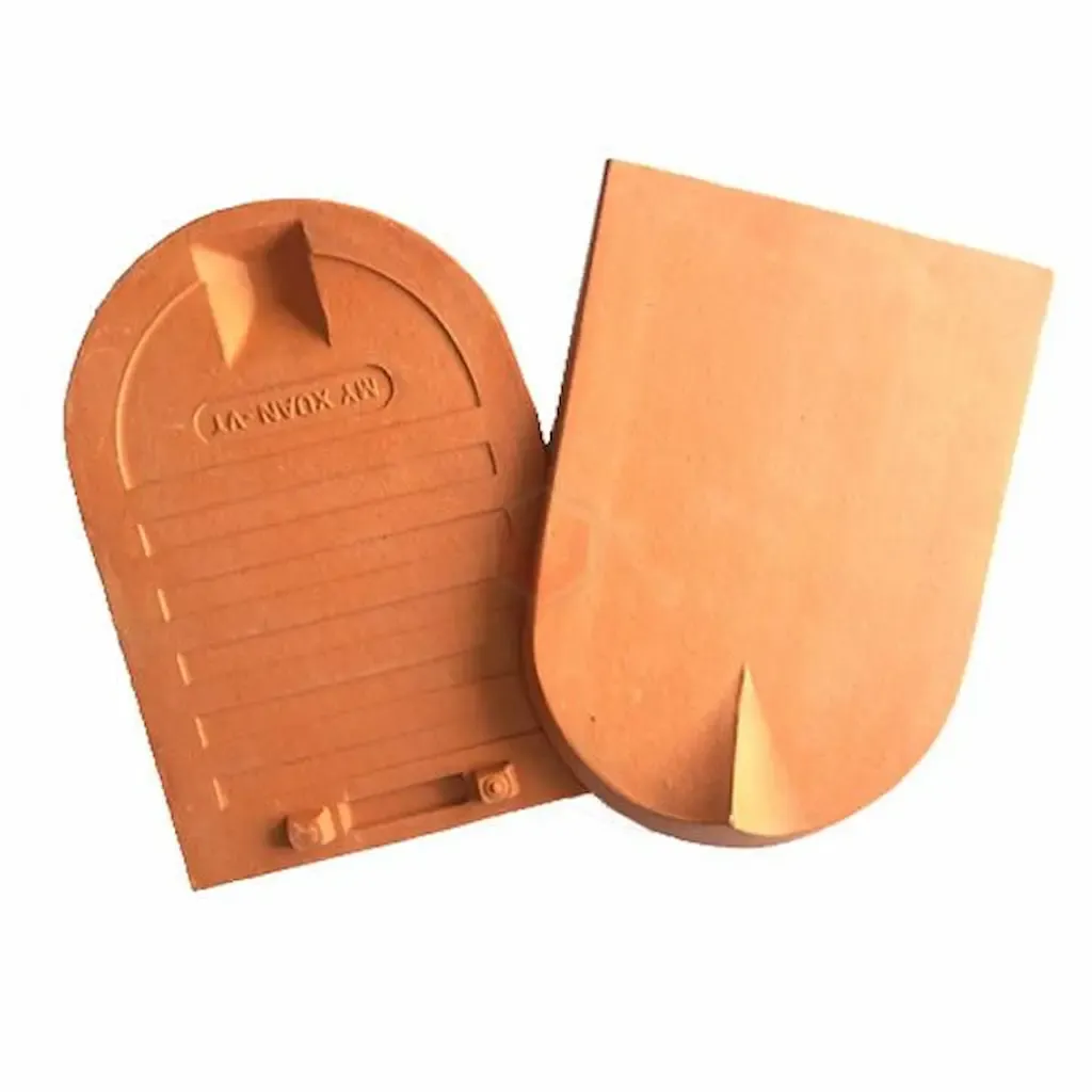 Ngói đất nung mũi hài