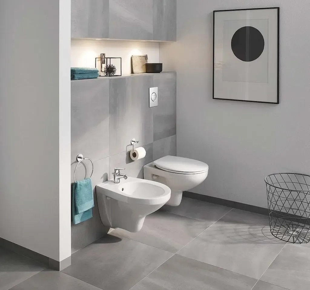 Phòng vệ sinh có đầy đủ trang thiết bị vệ sinh